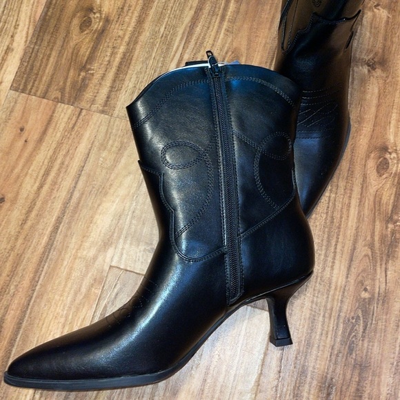 Universal Thread women’s boots 11 black ankle point Western 2” heel NWT Jenson - Picture 3 of 7